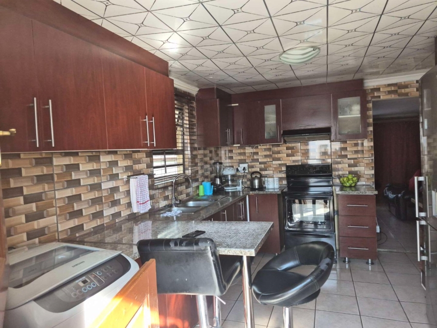 2 Bedroom Property for Sale in Kwazakhele Eastern Cape
